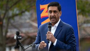 Dân Biểu Ro Khanna Kêu Gọi Truy Tố Nhân Viên ICE trong Vụ Nổ Súng tại Minneapolis