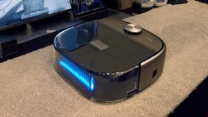 Robot hút bụi giặt thảm đầu tiên trên thế giới ra mắt tại CES