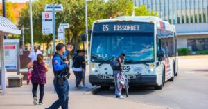 Chính quyền Houston thảo luận an ninh sau vụ xả súng trên xe buýt 19 Chính quyền Houston thảo luận an ninh sau vụ xả súng trên xe buýt