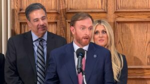 Vụ Kiện Về Thể Thao Nữ: Tướng John McCuskey và Riley Gaines lên Tiếng 3 Vụ Kiện Về Thể Thao Nữ: Tướng John McCuskey và Riley Gaines lên Tiếng