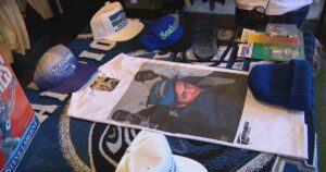 Vé xem trận tranh chức vô địch NFL giữa Seahawks và Rams có giá ‘cắt cổ’