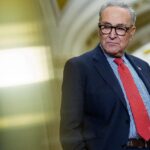 Thượng Nghị Sĩ Schumer Muốn Sửa Đổi Cắt Giảm Ngân Sách HUD