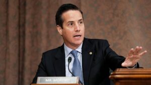 Thượng Nghị Sĩ Bernie Moreno Đề Xuất Dự Luật Cấm Người Nhận Trợ Cấp Xã Hội Gửi Tiền Ra Nước Ngoài 8 Thượng Nghị Sĩ Bernie Moreno Đề Xuất Dự Luật Cấm Người Nhận Trợ Cấp Xã Hội Gửi Tiền Ra Nước Ngoài