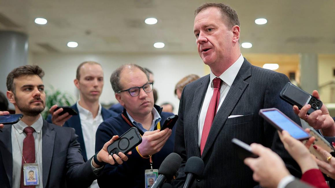 senator eric schmitt scam