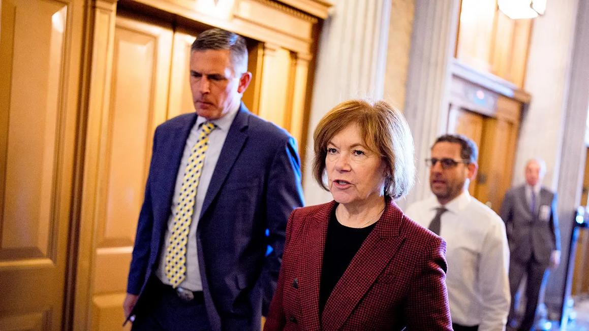 senator tina smith war