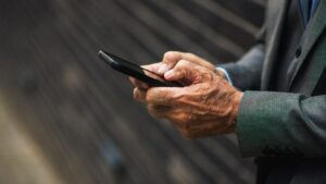 Chuyên gia công nghệ ca ngợi lệnh cấm dùng điện thoại di động ở trường học New York 11 Chuyên gia công nghệ ca ngợi lệnh cấm dùng điện thoại di động ở trường học New York