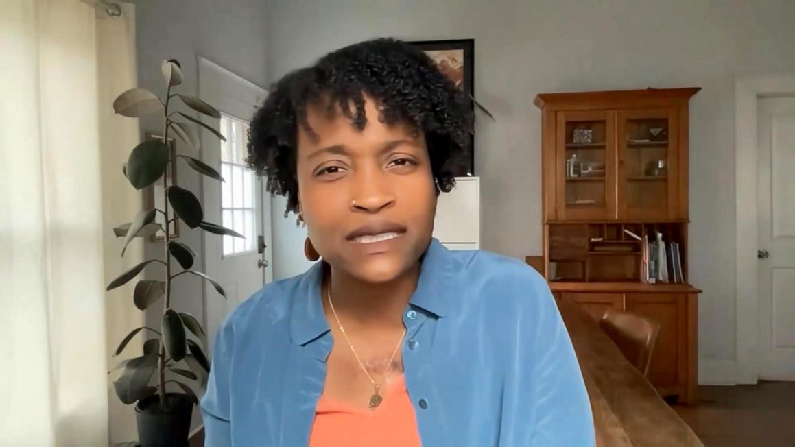 Phụ huynh ở Georgia lên tiếng sau khi bị điều tra vì để con 6 tuổi tự đi xe scooter 1 shirley abc jef