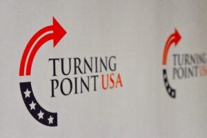 Turning Point USA dự kiến một chương trình thay thế cho buổi diễn Super Bowl của Bad Bunny