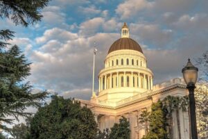 Cuộc chiến pháp lý về AI tại California bất chấp đe dọa từ Tổng Thống Donald Trump