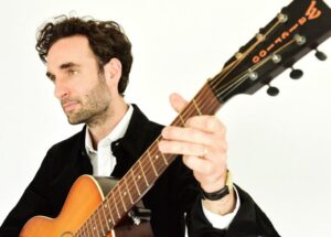 Nghệ sĩ guitar Julian Lage ra mắt album mới