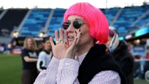 Megan Rapinoe chỉ trích cách thức thi hành luật di trú của chính quyền Trump sau vụ nổ súng của ICE