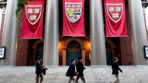 Cựu sinh viên Harvard chỉ trích chính sách DEI, tố cáo ‘tư tưởng tả khuynh’