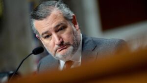 Thượng nghị sĩ Ted Cruz trở về Texas trước cơn bão mùa đông lịch sử