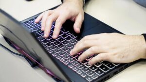 Tội phạm mạng dụ dỗ thiếu niên qua chiêu trò ‘việc nhẹ lương cao’