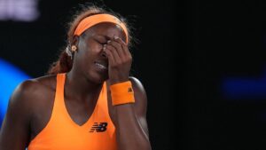 Coco Gauff đập vợt sau thất bại tại Australian Open