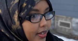 Cư dân Minnesota chia sẻ trải nghiệm với ICE