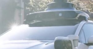 Xe Waymo tự lái đụng một em bé ở California