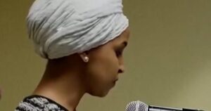Văn phòng Dân biểu Ilhan Omar cho biết chất lỏng dùng trong vụ tấn công là giấm táo
