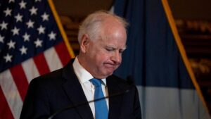 Từ Quốc Hội đến liên danh Phó Tổng Thống: Con đường thăng trầm của Tim Walz