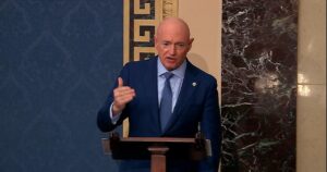 Thượng Nghị Sĩ Kelly bảo vệ vụ kiện chống lại Bộ trưởng Hegseth