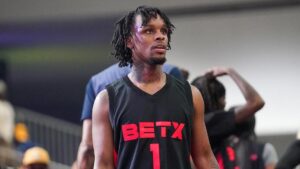 Ngôi sao âm nhạc Toosii gọi HLV Syracuse Fran Brown là ‘kẻ ngốc’ giữa tranh cãi học bổng