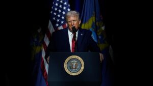 Cử tri Trump có ý kiến trái chiều về hành động của Mỹ tại Venezuela, Iran và Greenland