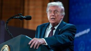 Tổng Thống Donald Trump nộp đơn kiện 10 tỷ đô la chống lại Sở Thuế Vụ Mỹ