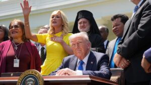 Giáo Sĩ ca ngợi Chính Quyền Tổng Thống Donald Trump vì củng cố đức tin