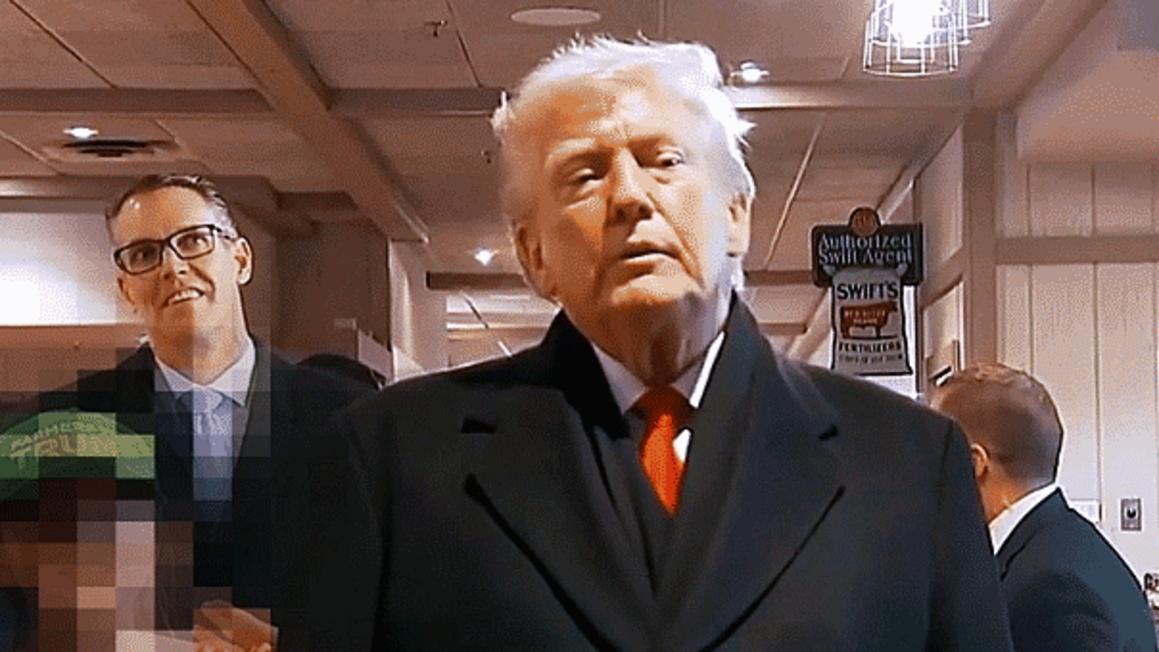 Tổng Thống Trump đối đầu 'ABC Fake News' về vụ nổ súng ở Minnesota 1 trump iowa reporter minneapolis fox news 4