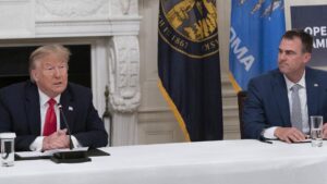 Thống Đốc Oklahoma cho rằng Tổng Thống Trump nhận ‘lời khuyên sai lầm’ về di trú