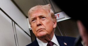 Tổng Thống Donald Trump cho rằng Nga hoặc Trung Quốc có thể chiếm Greenland