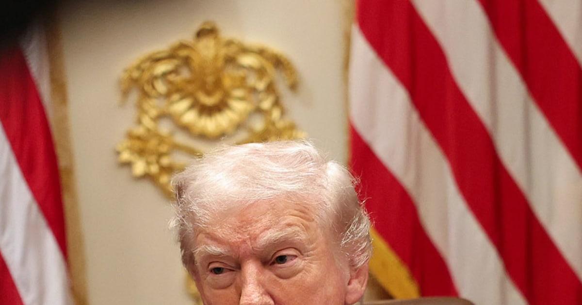 Tổng Thống Trump đùa về các cuộc họp nội các là 'nhàm chán' 1 trump j vert clf8ac