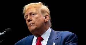 Tổng Thống Donald Trump phát biểu tại buổi họp mặt của Đảng Cộng Hòa 7 Tổng Thống Donald Trump phát biểu tại buổi họp mặt của Đảng Cộng Hòa