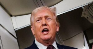 Tổng Thống Donald Trump xem xét các lựa chọn quân sự về Iran