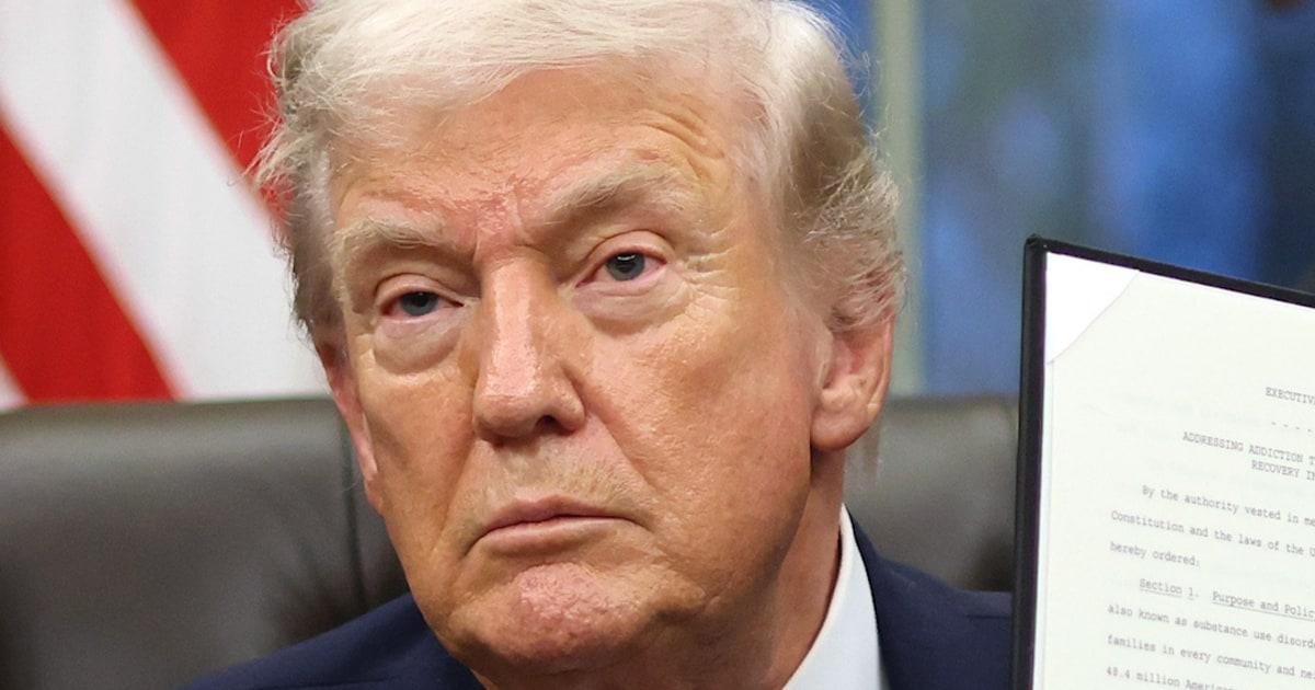 Tổng thống Trump ký sắc lệnh giải quyết vấn đề nghiện ma túy 1 trumpdrugorderthumbnail