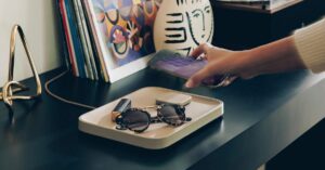 Twelve South ra mắt Valet: Đế sạc Qi2 tích hợp khay đựng đồ bằng da 5 Twelve South ra mắt Valet: Đế sạc Qi2 tích hợp khay đựng đồ bằng da