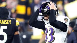 Ravens Thua Đau Đớn, Mất Vé Playoff Vào Tay Steelers