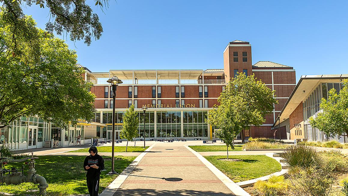 Giáo sư UC Davis bị khiển trách vì đe dọa các nhà báo Do Thái 1 uc davis memorial union