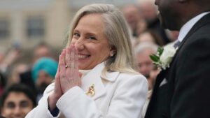 Bà Spanberger Bị Chỉ Trích Vì Các Chính Sách Mới của Bang Virginia