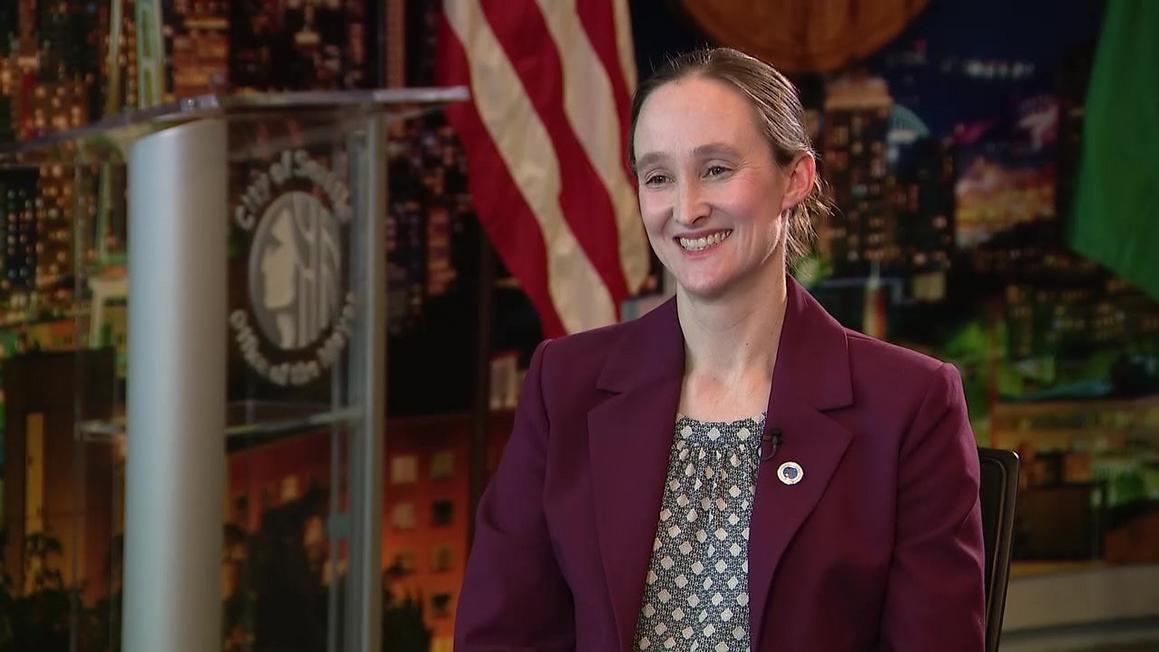 Tân Thị Trưởng Seattle Katie Wilson Nói về Vấn Đề Vô Gia Cư, Căng Thẳng với Cảnh Sát và World Cup 1 vlcsnap 2026 01 05 19h37m53s976