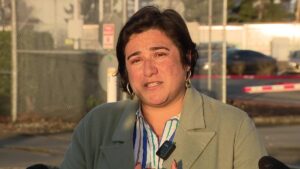 Dân biểu Emily Randall thăm Cơ quan Quản lý Thực thi Di trú và Hải quan (ICE) ở Tacoma, bày tỏ quan ngại về ‘quyền tiếp cận y tế’