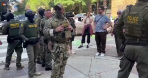 Dự luật Washington cấm cảnh sát đeo khẩu trang tiến vào Thượng Viện