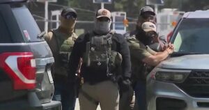 Dự luật Washington nhắm cấm cảnh sát đeo khẩu trang