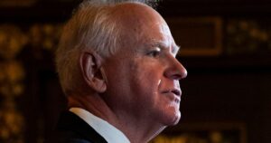 Thống đốc bang Minnesota bình luận về vụ nổ súng liên quan đến ICE