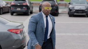 Vắng mặt của Dân biểu GOP khiến phe Dân chủ suýt thắng về quyền hạn chiến tranh của Tổng Thống Donald Trump 16 Vắng mặt của Dân biểu GOP khiến phe Dân chủ suýt thắng về quyền hạn chiến tranh của Tổng Thống Donald Trump