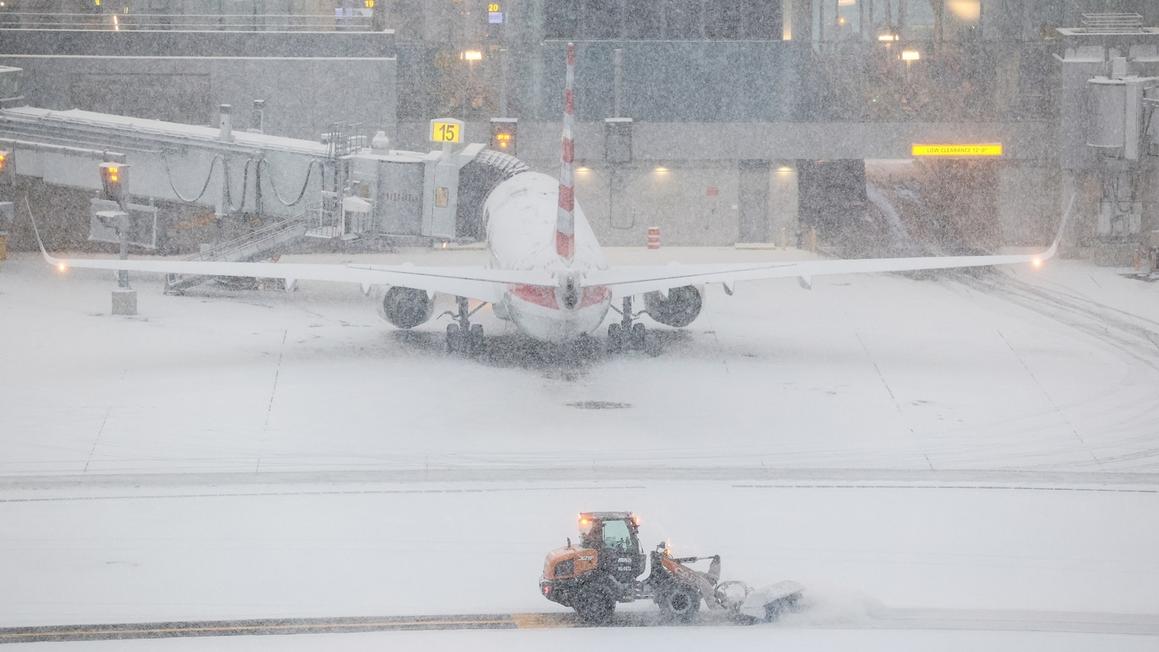 Bão Mùa Đông Khiến Ít Nhất Hai Người Chết, Hơn 900.000 Nhà Mất Điện 1 winter storm 4 gty gmh 260125 1769349817755 hpMain 16x9 3