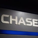 Tổng Thống Donald Trump gây áp lực lên ngành thẻ tín dụng về việc giới hạn lãi suất