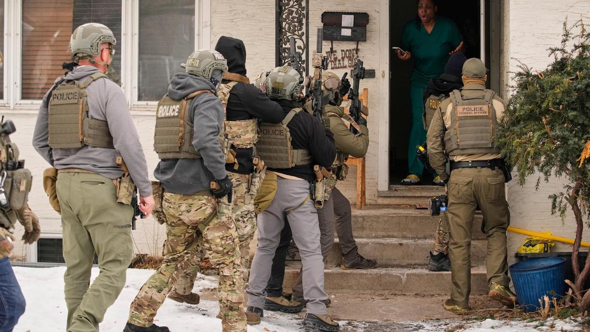 Cảnh sát Di Trú Mỹ có quyền đột nhập nhà dân mà không cần lệnh tòa? 1