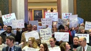 Chính quyền Trump yêu cầu Minnesota cung cấp tài liệu về gian lận quỹ chăm sóc trẻ em