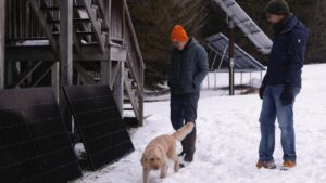 Nhà hoạt động khí hậu dự đoán giá điện tăng cao và chỉ trích Tổng Thống Donald Trump